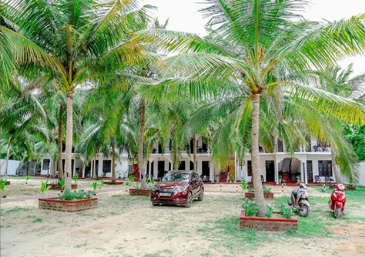 Crescent Sea Resort Nilaveli Exterior photo